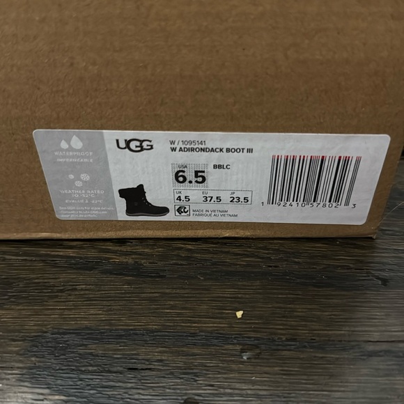 UGG women’s Adirondack Boot III. Size: 6.5. Waterproof. - Picture 6 of 9